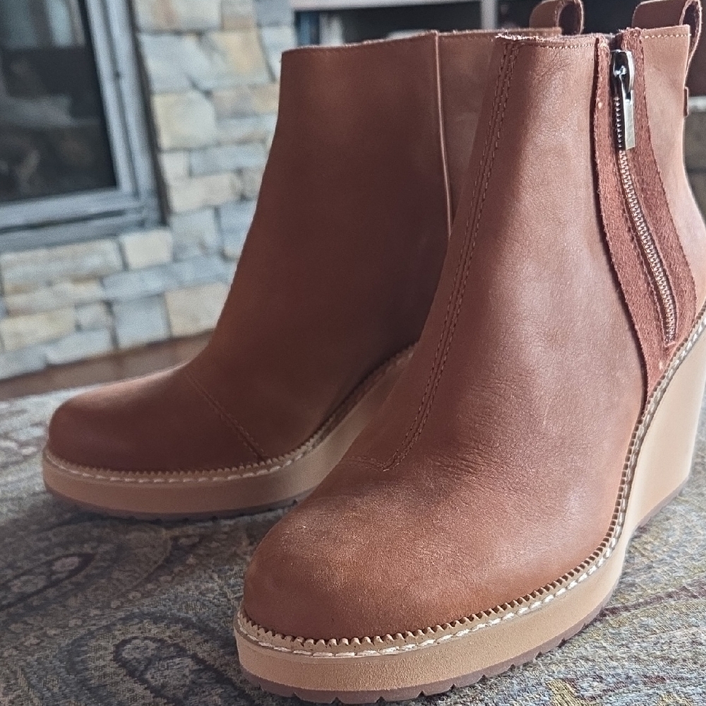 Toms Tan Leather Wedge Boots